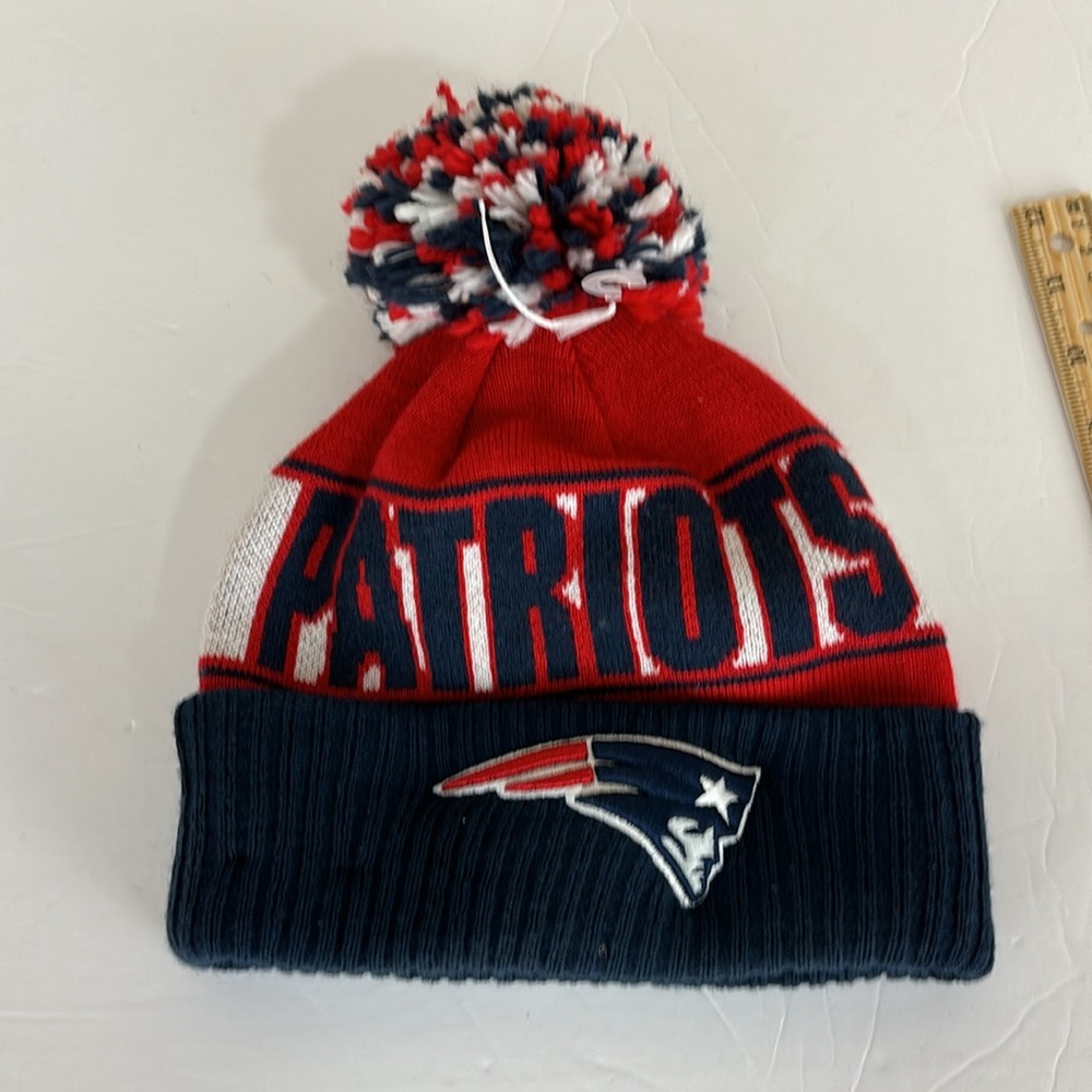 New England Patriots Cuffed Knit Hat Toboggan with PomPom NFL New Era